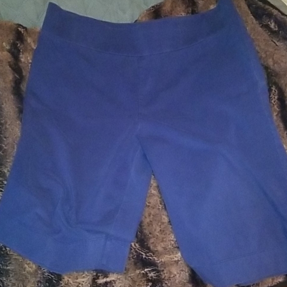 2 Shorts - Picture 3 of 9